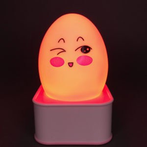 מנורת לילה מחליפה צבעים- ביצה קורצת